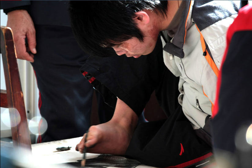 25日上午，20岁的单腿坚强少年刘凯健在南通经过两个半月的考前培训和其他全国各地的艺考生一起，在南通考点参加了2010年全国艺术高考美术专业的考试。
